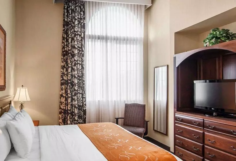 Отель Comfort Suites