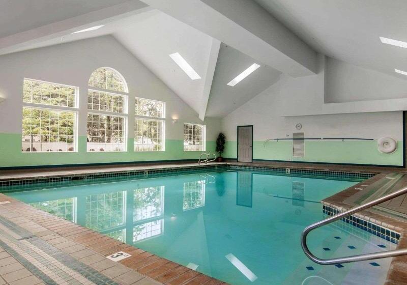 فندق Comfort Suites