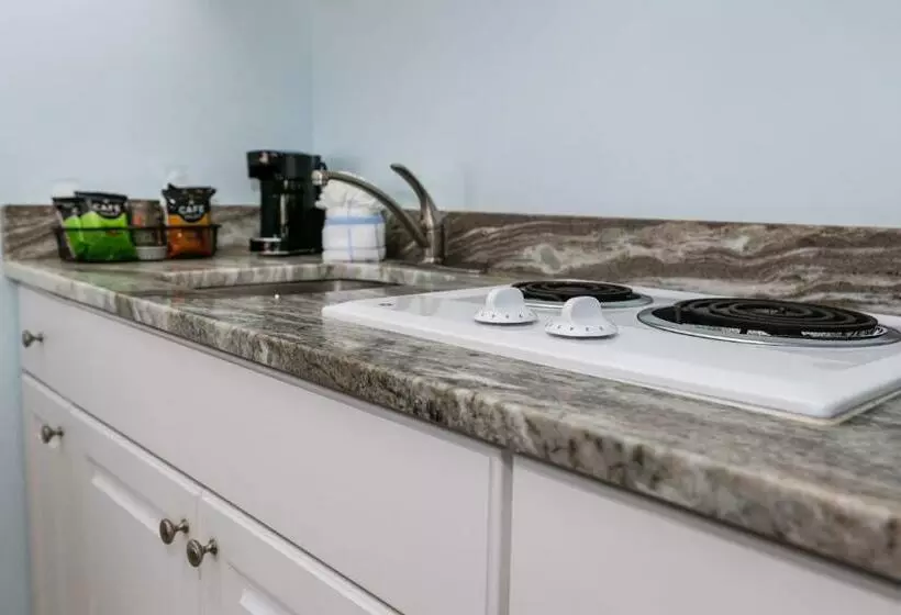 هتل Daytona Inn And Suites