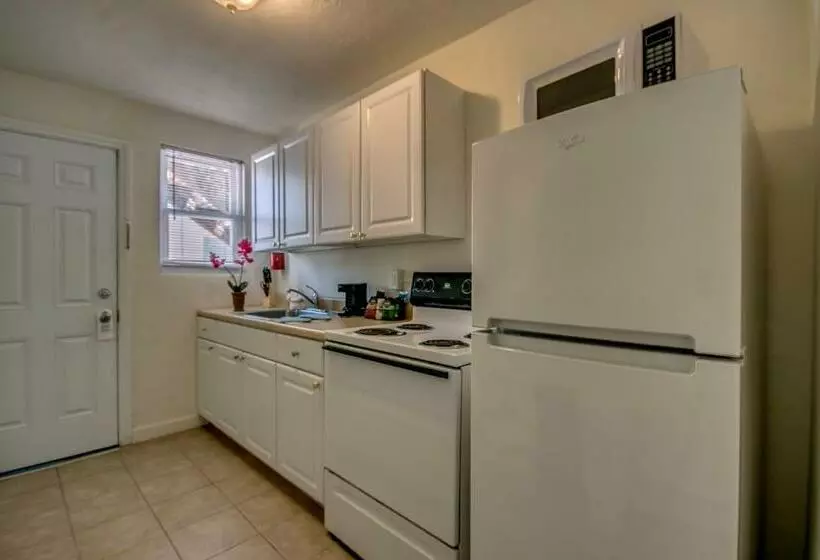 هتل Daytona Inn And Suites