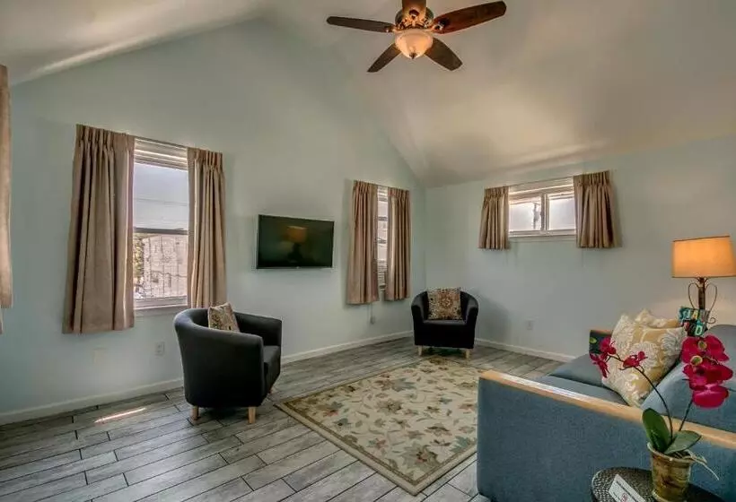 هتل Daytona Inn And Suites