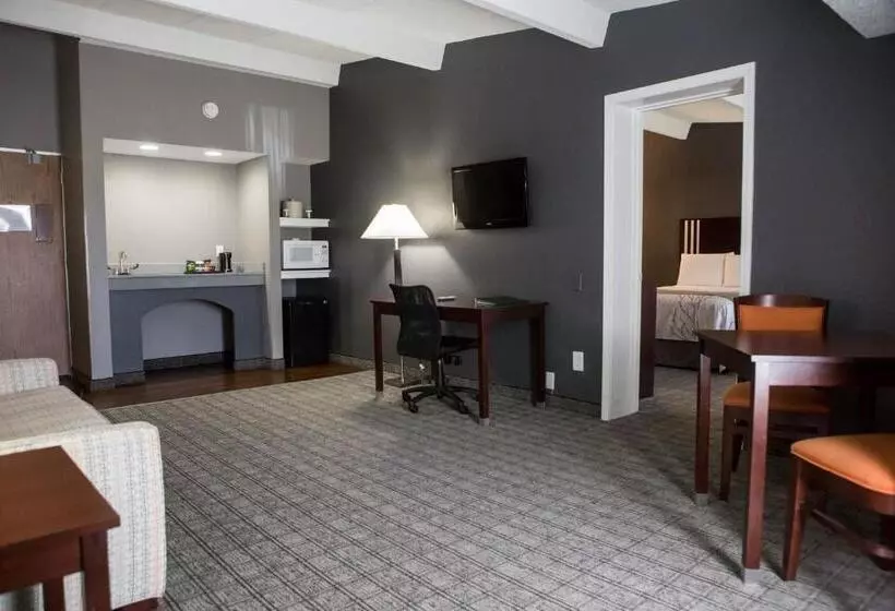 Eastland Suites Extended Stay Hotel & Conference Center Urbana