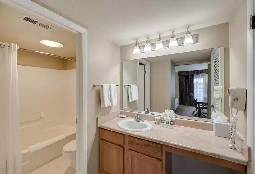 Eastland Suites Extended Stay Hotel & Conference Center Urbana