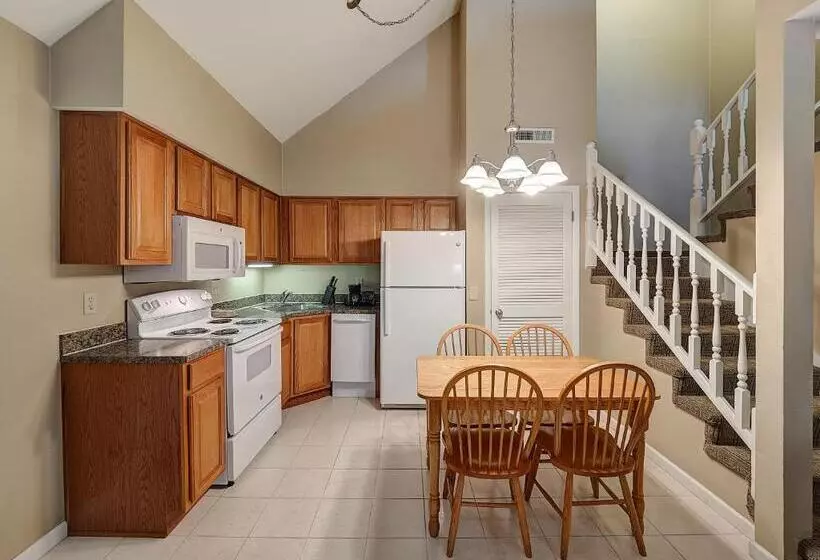 Eastland Suites Extended Stay Hotel & Conference Center Urbana