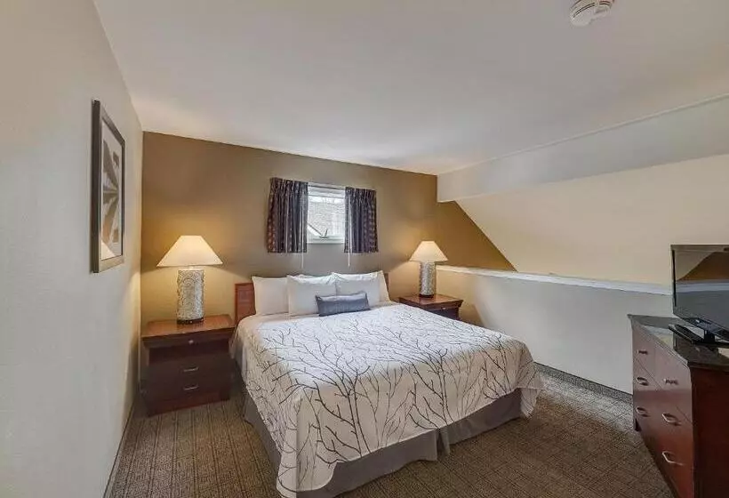 Eastland Suites Extended Stay Hotel & Conference Center Urbana