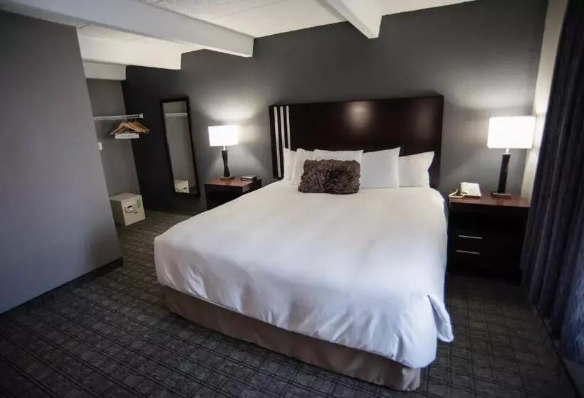 Eastland Suites Extended Stay Hotel & Conference Center Urbana