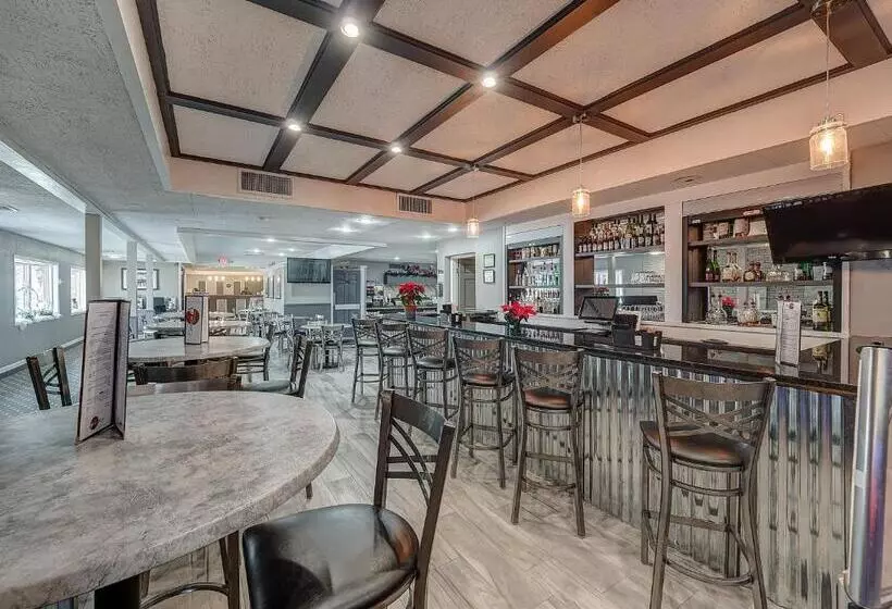 Eastland Suites Extended Stay Hotel & Conference Center Urbana