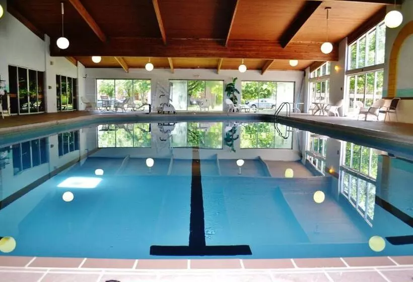 Eastland Suites Extended Stay Hotel & Conference Center Urbana