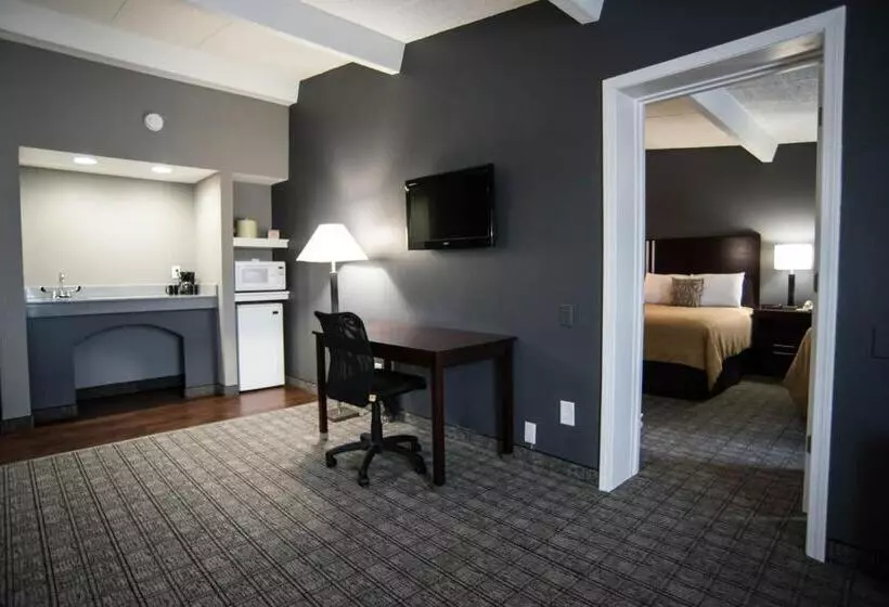 Eastland Suites Extended Stay Hotel & Conference Center Urbana