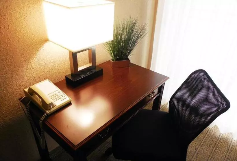 Eastland Suites Extended Stay Hotel & Conference Center Urbana