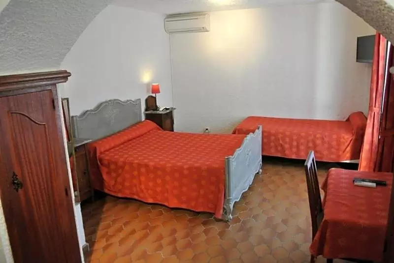 Hotelli Hôtel Castel Mistral