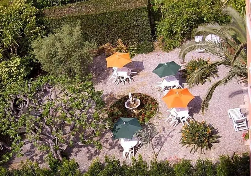 Hotelli Hôtel Castel Mistral