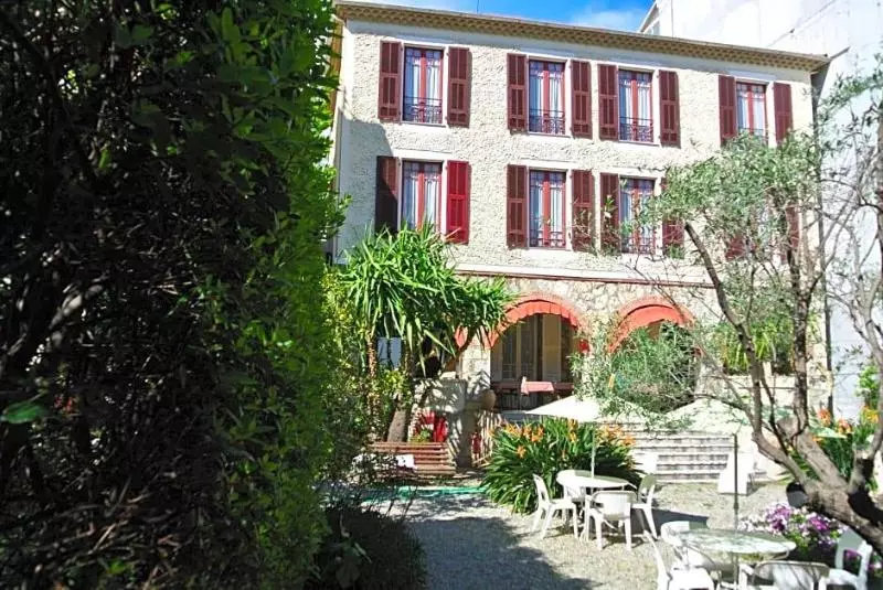 Hotelli Hôtel Castel Mistral