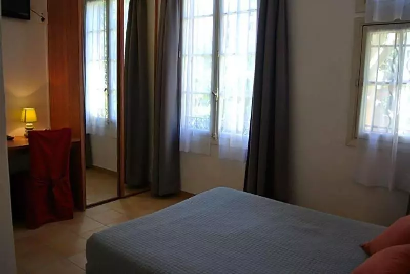 Hotelli Hôtel Castel Mistral
