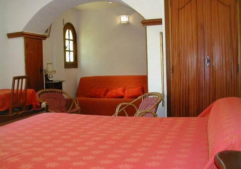 Hotelli Hôtel Castel Mistral