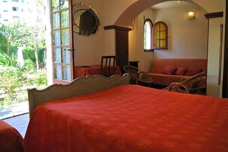 Hotelli Hôtel Castel Mistral