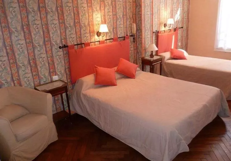 Hotelli Hôtel Castel Mistral
