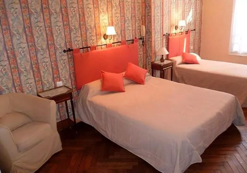 Hotelli Hôtel Castel Mistral