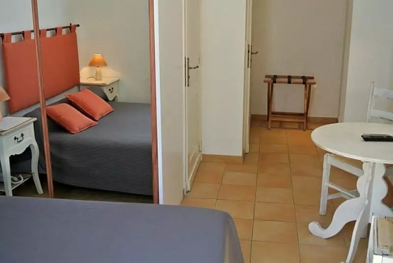 Hotelli Hôtel Castel Mistral