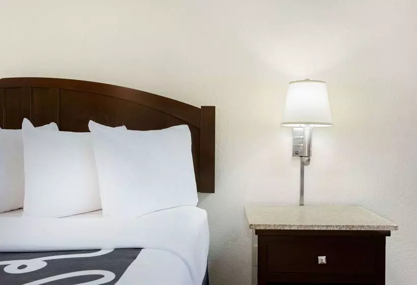 هتل La Quinta By Wyndham Springfield South