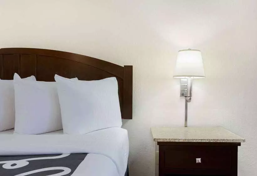 هتل La Quinta By Wyndham Springfield South