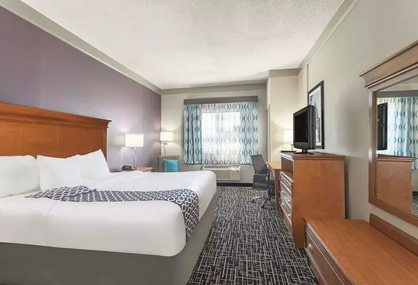 هتل La Quinta Inn & Suites By Wyndham Jackson Airport