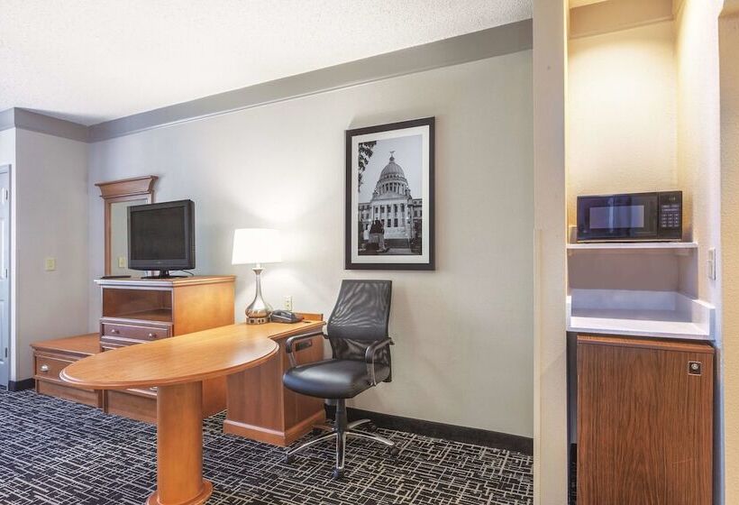 فندق La Quinta Inn & Suites By Wyndham Jackson Airport