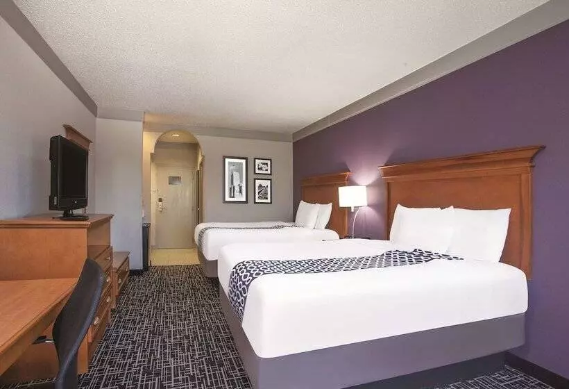 هتل La Quinta Inn & Suites By Wyndham Jackson Airport