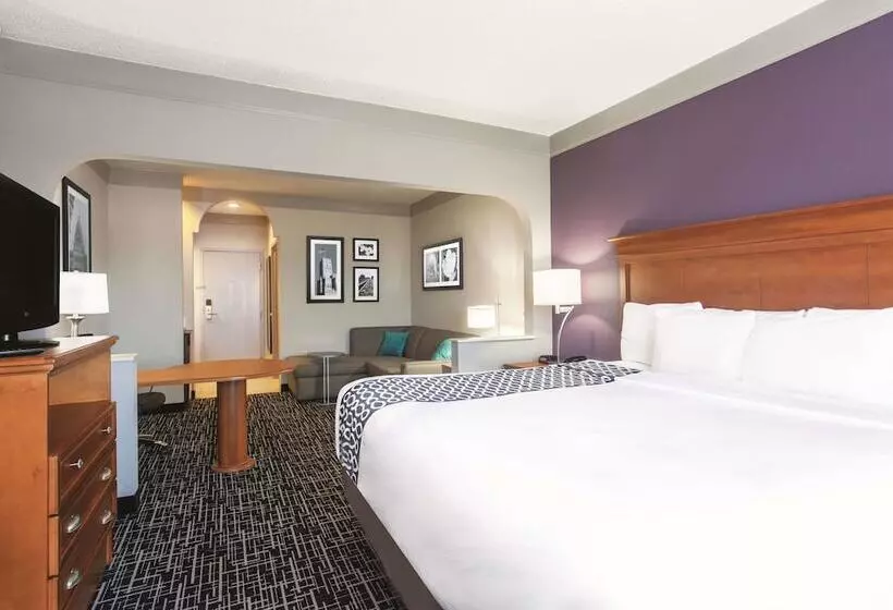 هتل La Quinta Inn & Suites By Wyndham Jackson Airport