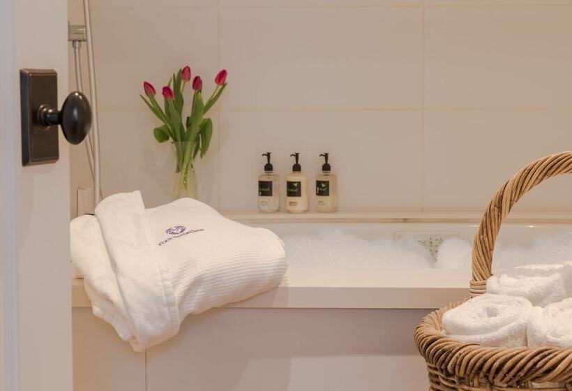 فندق Lavender, A Four Sisters Inn