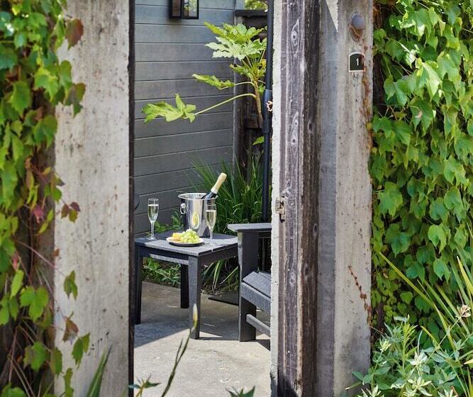 فندق Lavender, A Four Sisters Inn