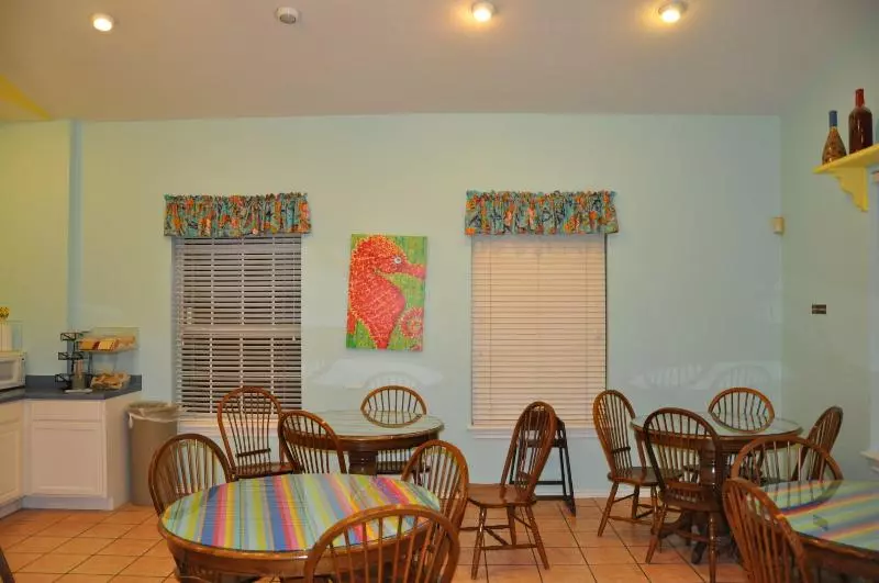 Отель Plantation Suites And Conference Center