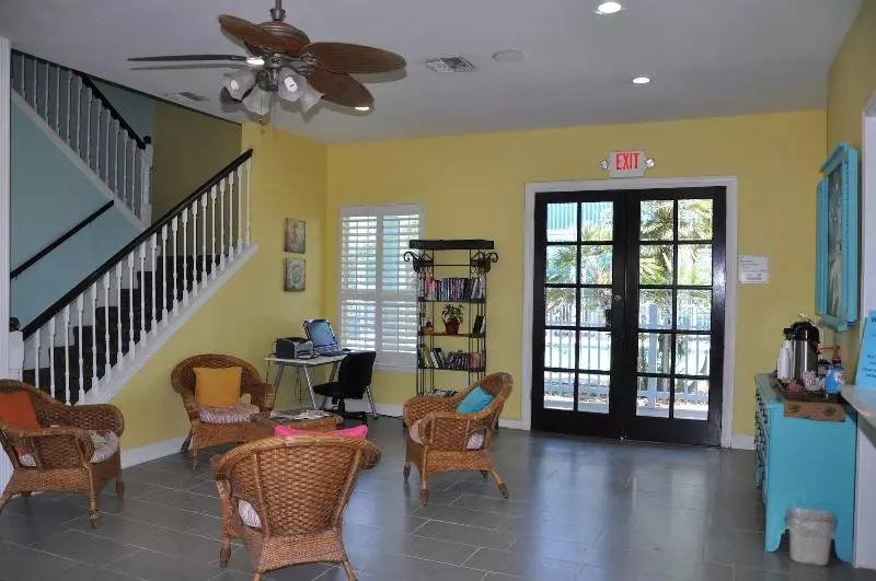 Отель Plantation Suites And Conference Center