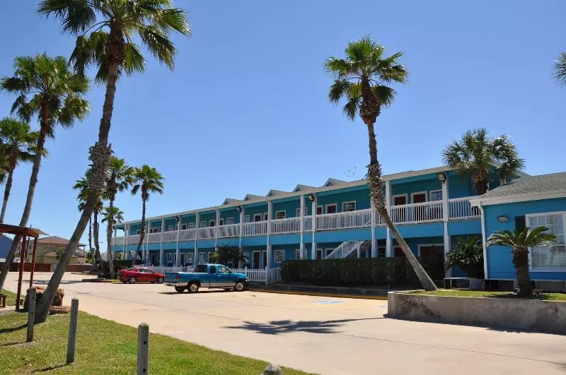 Отель Plantation Suites And Conference Center