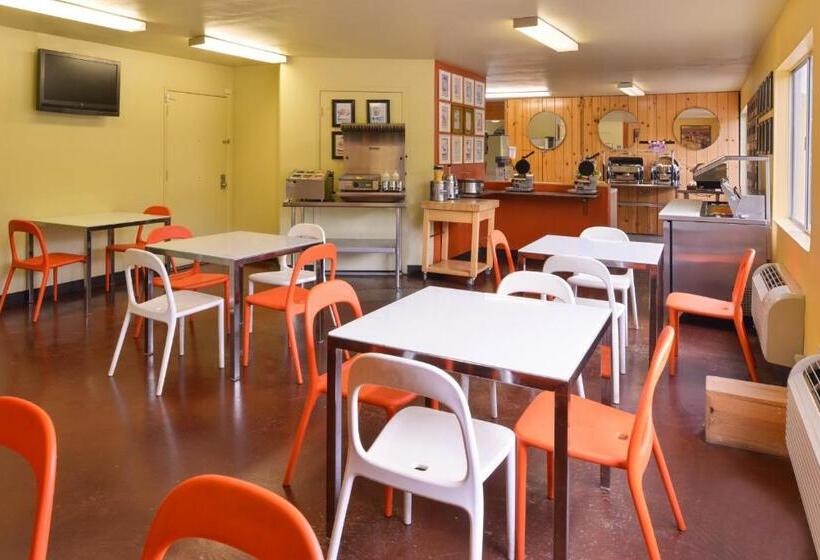 Отель Valued Stay Madison