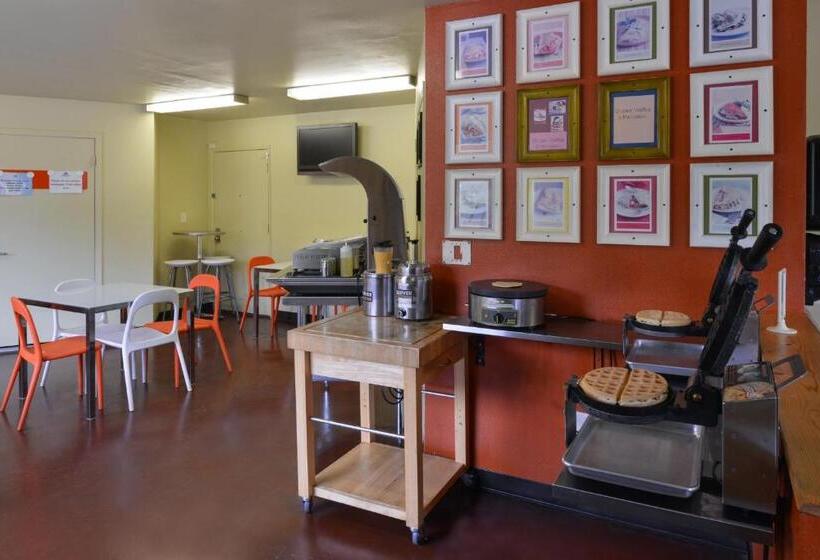 Отель Valued Stay Madison