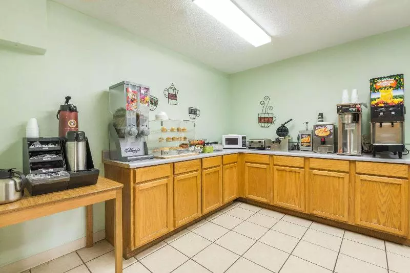 Microtel Inn & Suites By Wyndham Riverside