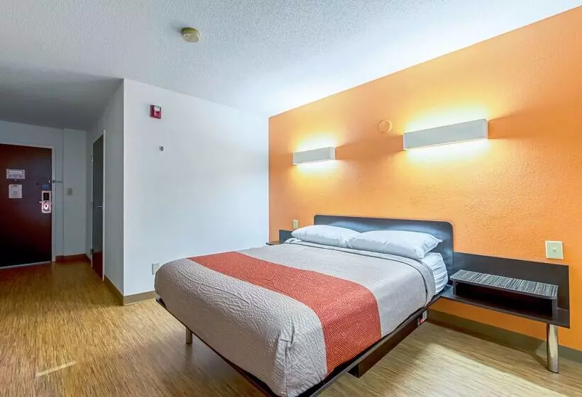 Motel 6 Indianapolis North