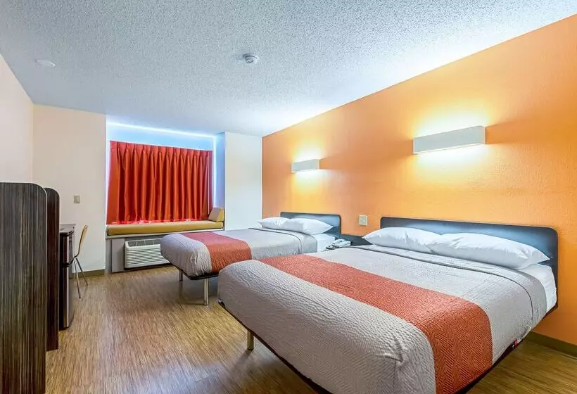 Motel 6 Indianapolis North