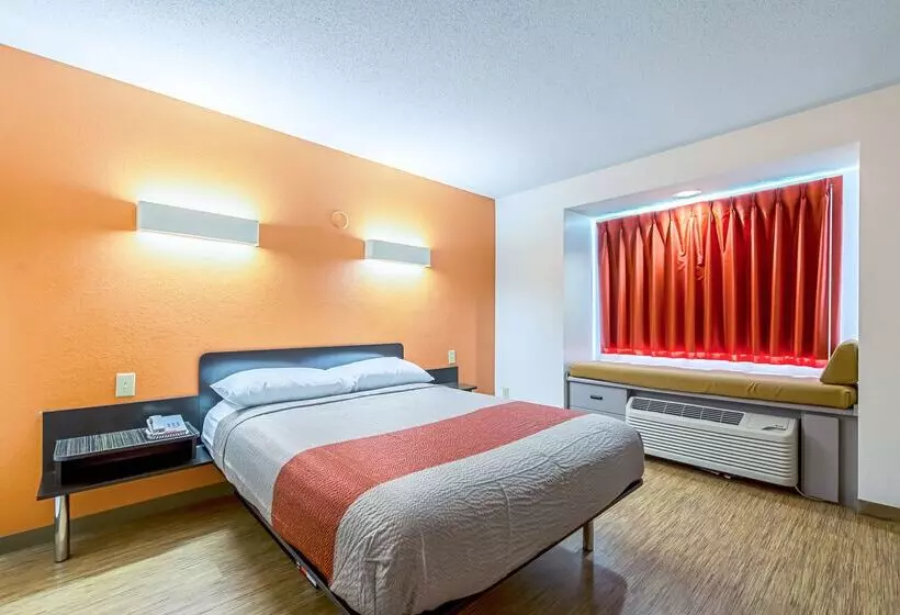 Motel 6 Indianapolis North