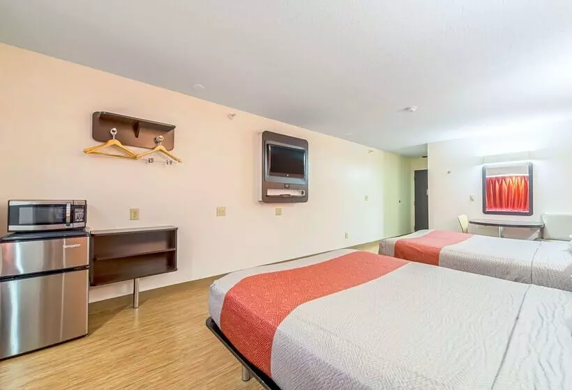 Motel 6 Indianapolis North