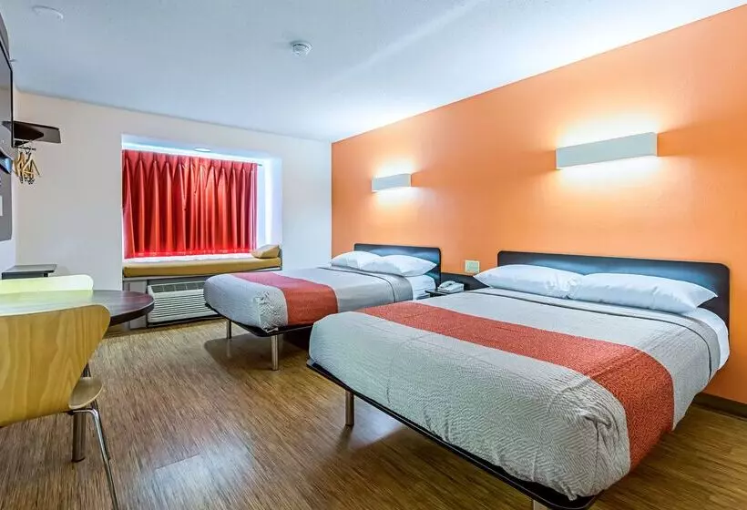 Motel 6 Indianapolis North