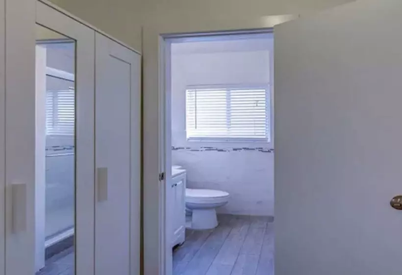 מוטל Blue Strawberry By The Sea