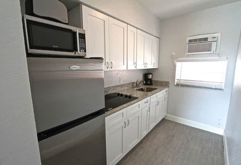 فندق على الطريق Blue Strawberry By The Sea