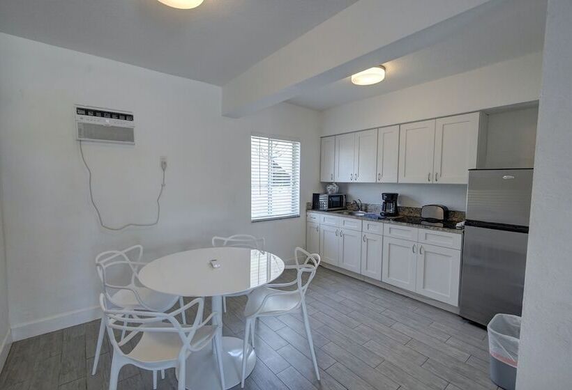 فندق على الطريق Blue Strawberry By The Sea