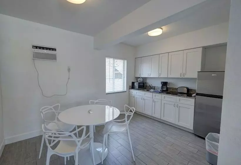 מוטל Blue Strawberry By The Sea