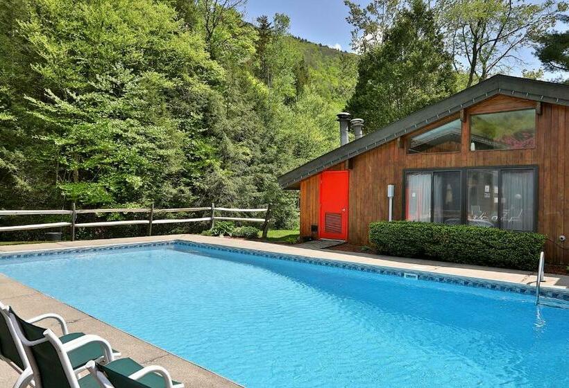 Cedarbrook Hotel Room W/2 Doubles 101