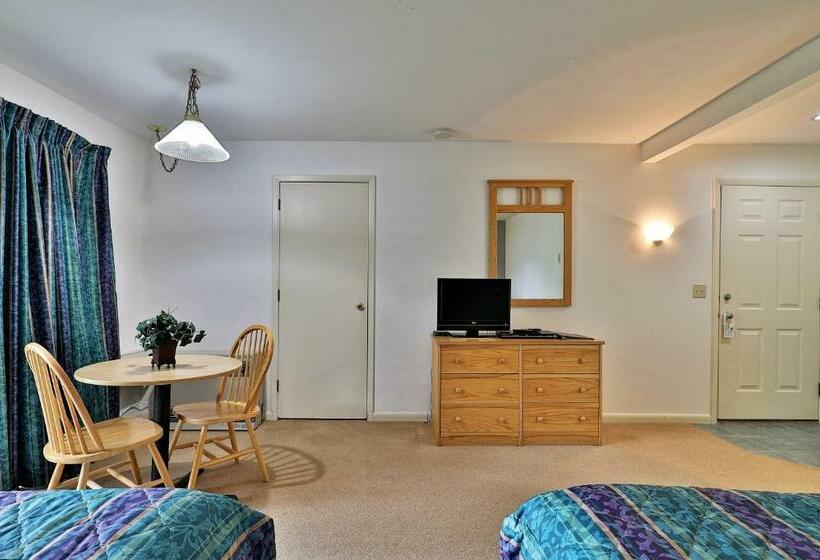 Cedarbrook Hotel Room W/2 Doubles 101