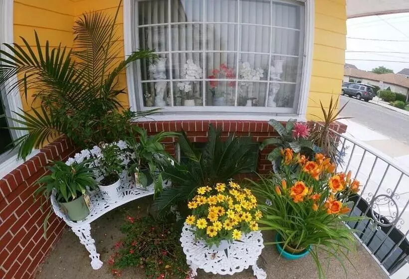 Sea Chest Motel