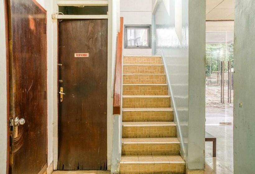 فندق Reddoorz Near Plaza Senayan